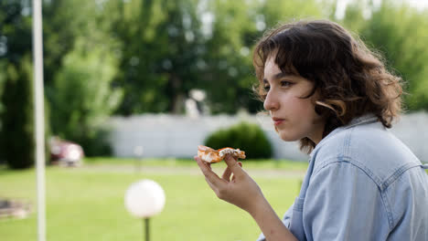 Teen-girl-having-lunch-outdoors