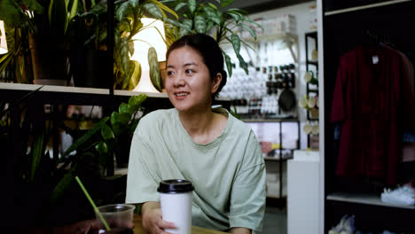 Young-woman-in-a-coffee-shop