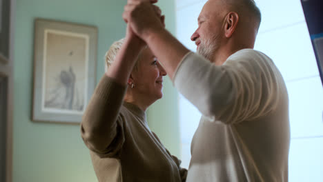 Couple-dancing-at-home