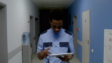 Man-in-uniform-working-in-the-corridor
