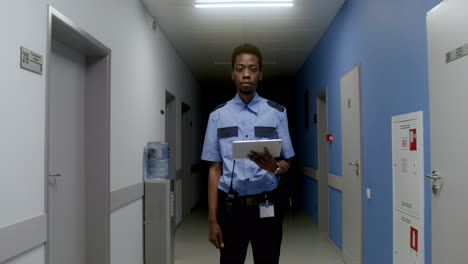Man-in-uniform-posing-on-the-corridor