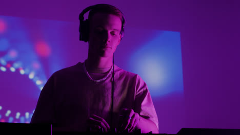 DJ-at-the-disco