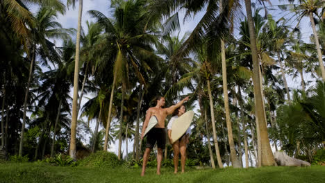 Couple-posing-with-surfboards