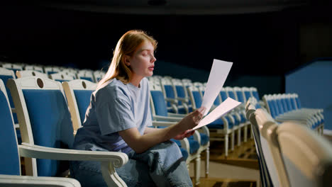 Nervous-woman-in-the-theater