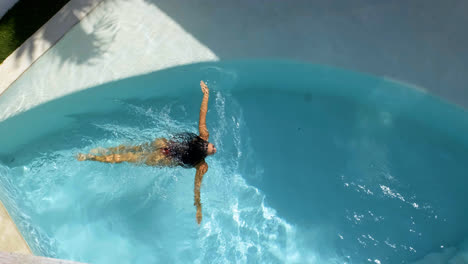 Woman-in-the-swimming-pool