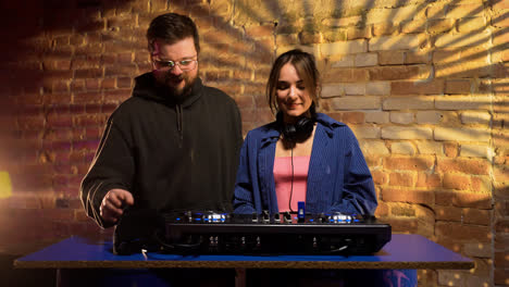 DJs-working-at-the-nightclub