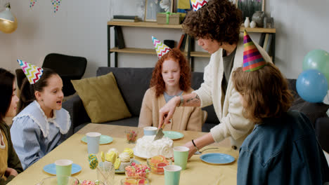 Children-at-birthday-party
