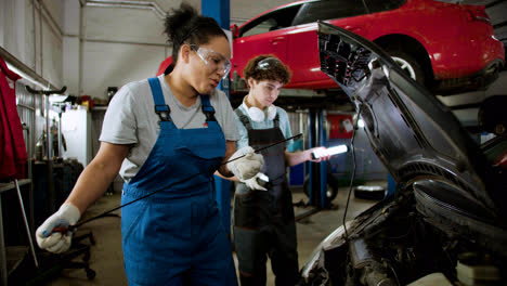 Women-inspecting-automobile