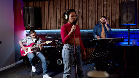 Musical-group-in-the-studio