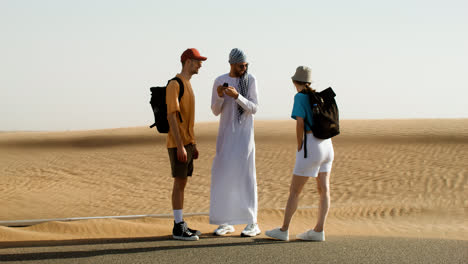 Tres-Viajeros-En-El-Desierto