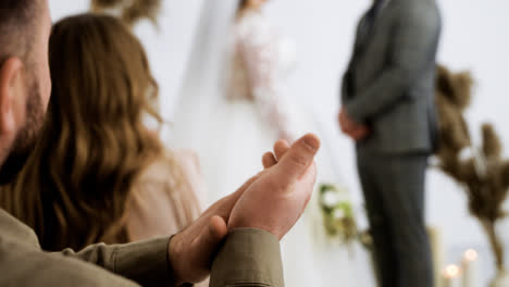 Person-clapping-to-the-wedding-couple