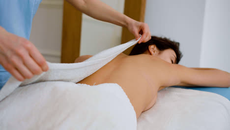 Massage-therapist-with-client