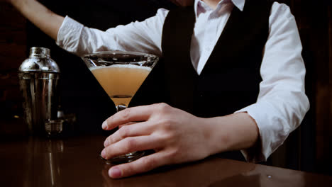 Bartender-preparing-cocktail