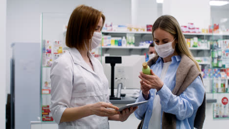 Young-women-talking-at-the-pharmacy