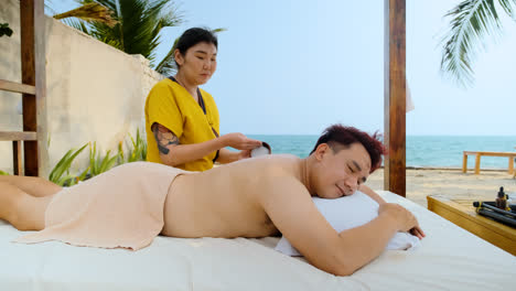 Man-receiving-back-massage