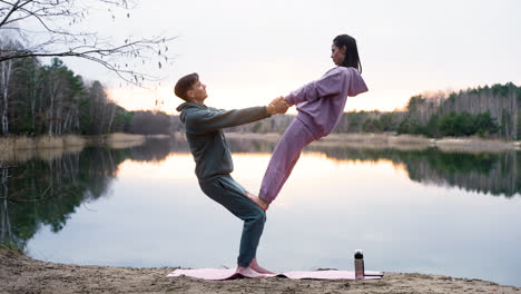 Couple-doing-exercises-outdoors