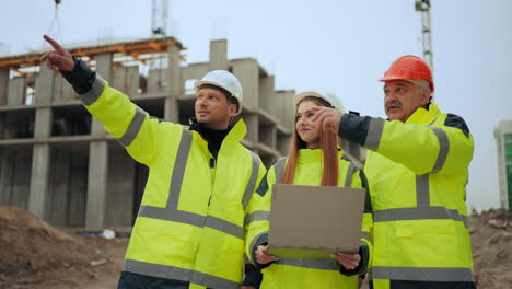 foreman-and-construction-engineer-is-explaining-to-female-architect-of-construction-progress-in-building-site