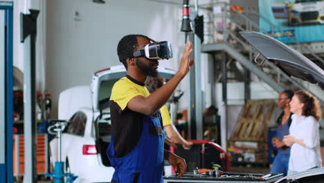 Garage-mechanic-using-virtual-reality