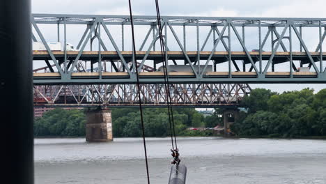 Doppelstöckige-Freitragende-Fachwerkbrücke-Der-Brent-Spence-Bridge-In-Covington,-Kentucky,-USA