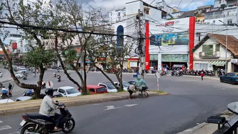 Eine-Typische-Straße-Und-Kreuzung-In-Hoi-An,-Vietnam