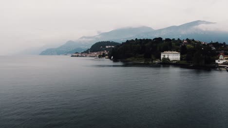 Wide-drone-shot-of-Lake-Como-near-Bellagio,-Italy