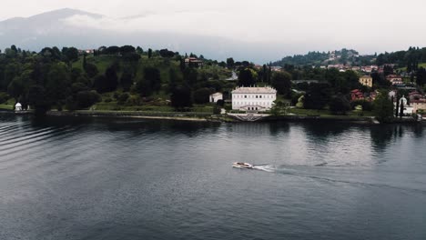 Drone-shot-pulling-away-from-the-Villa-Melzi-D'Eril-on-Lake-Como,-Italy