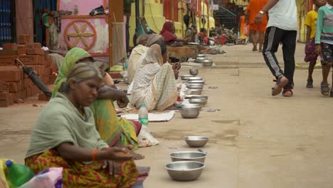 Poor-Indian-people-begging-for-food-outside-the-temple-premises