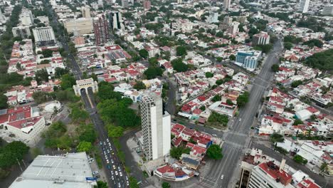 Drone-footage-of-Guadalajara-City,-showing-the-moument-called-"La-Minerva"-and-its-surroundings