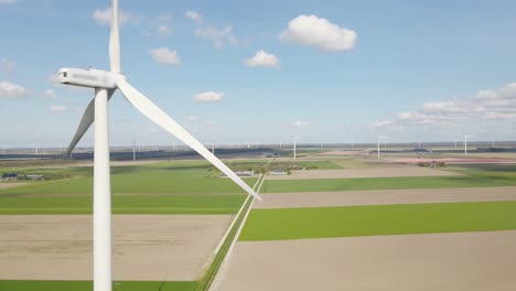 Parallaxe-Windturbinen-Rechtsbewegung