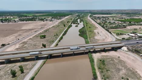 Highway-bridges-crossing-Rio-Grande-in-southwest-USA
