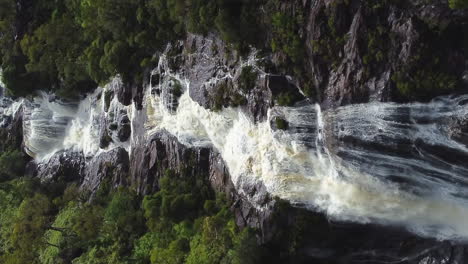 Aerial-zoom-out-from-majestic-Colnett-waterfall-near-Hienghene,-revealing-east-coast-of-New-Caledonia