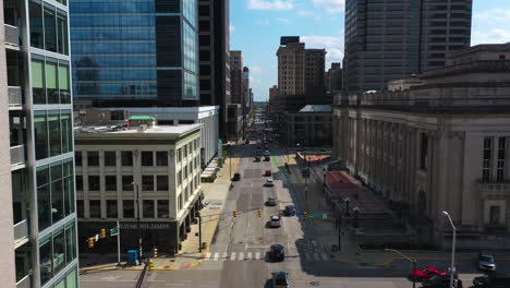 Drone-shot-flying-over-traffic-between-high-rise-in-downtown-Indianapolis,-USA