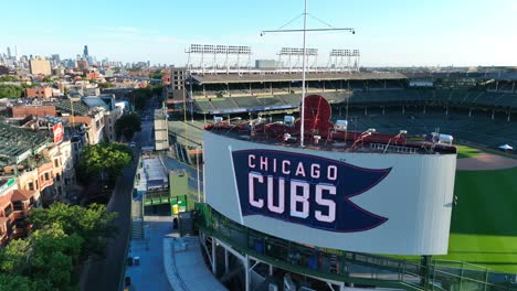 Chicago-Cubs-Schild-Auf-Plakatwand-Im-Wrigley-Field