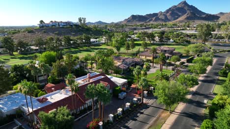 Mansions-in-gated-country-club-community-near-Phoenix,-Arizona