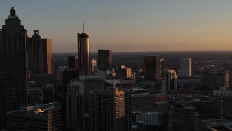 Downtown-Atlanta-tallest-skyscrapers-Truist-Plaza,-The-Westin,-Centennial-Park-giant-Ferris-wheel-at-sunset