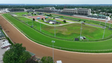 Kentucky-Derby-horse-race-track-at-Churchill-Downs-in-Louisville,-Kentucky