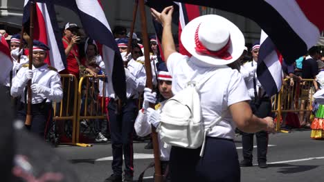 Fahnenträger-Während-Der-Parade-Zum-Unabhängigkeitstag-Von-Costa-Rica