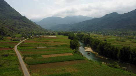 Terraced-rice-fields-and-mountain-range-background