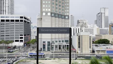 Pan-right-shot-of-Government-Center-district-in-downtown-Miami,-Dade-County-District-court-building