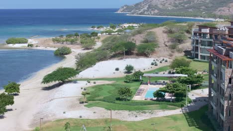 Strandresidenz-Apartments-Mit-Swimmingpool-In-Puntarena,-Bani-In-Der-Dominikanischen-Republik