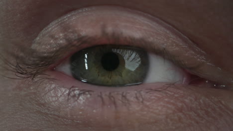 Green-eye-slowly-opening,-close-up