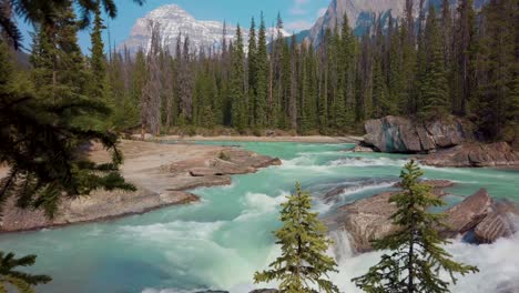 Immerse-yourself-in-the-breathtaking-beauty-of-Banff,-Canada,-as-captured-in-this-cinematic-video