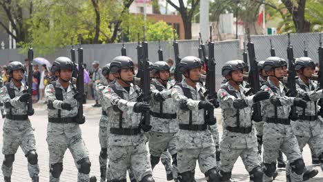 Heavy-armed-mexican-soldiers-marching-on-parade-in-Monterrey-during-independence-day