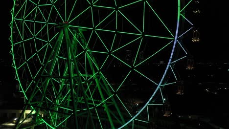 Drone-close-up:-Colorful-ascent-of-the-newest-Ferris-wheel-at-Aztlan-Parque-Urbano,-Chapultepec