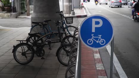 Bicycle-Parking-In-Downtown-Bangkok,-Thailand
