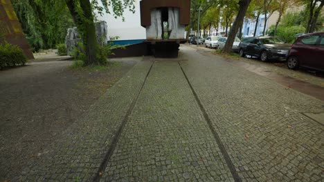 Alte-Straßenbahngleise-In-Berlin