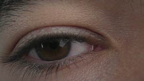 Close-up-of-a-brown-eye-blinking