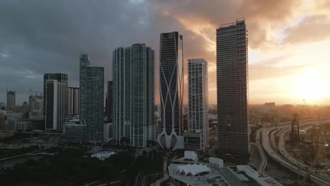 Aerial-Establishing-Shot-of-Skyscrapers-and-Highway-in-Miami-City-Downtown-USA,-American-City-Skyline