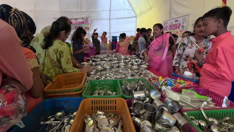 Many-women-are-buying-stainless-steel-household-utensils-from-shops