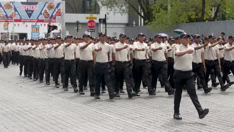 Streitkräfte-Der-Nationalarmee-Marschieren-Im-Rahmen-Der-Gedenkparade-Zur-Unabhängigkeit-Mexikos-Durch-Monterrey-Nuevo-León
